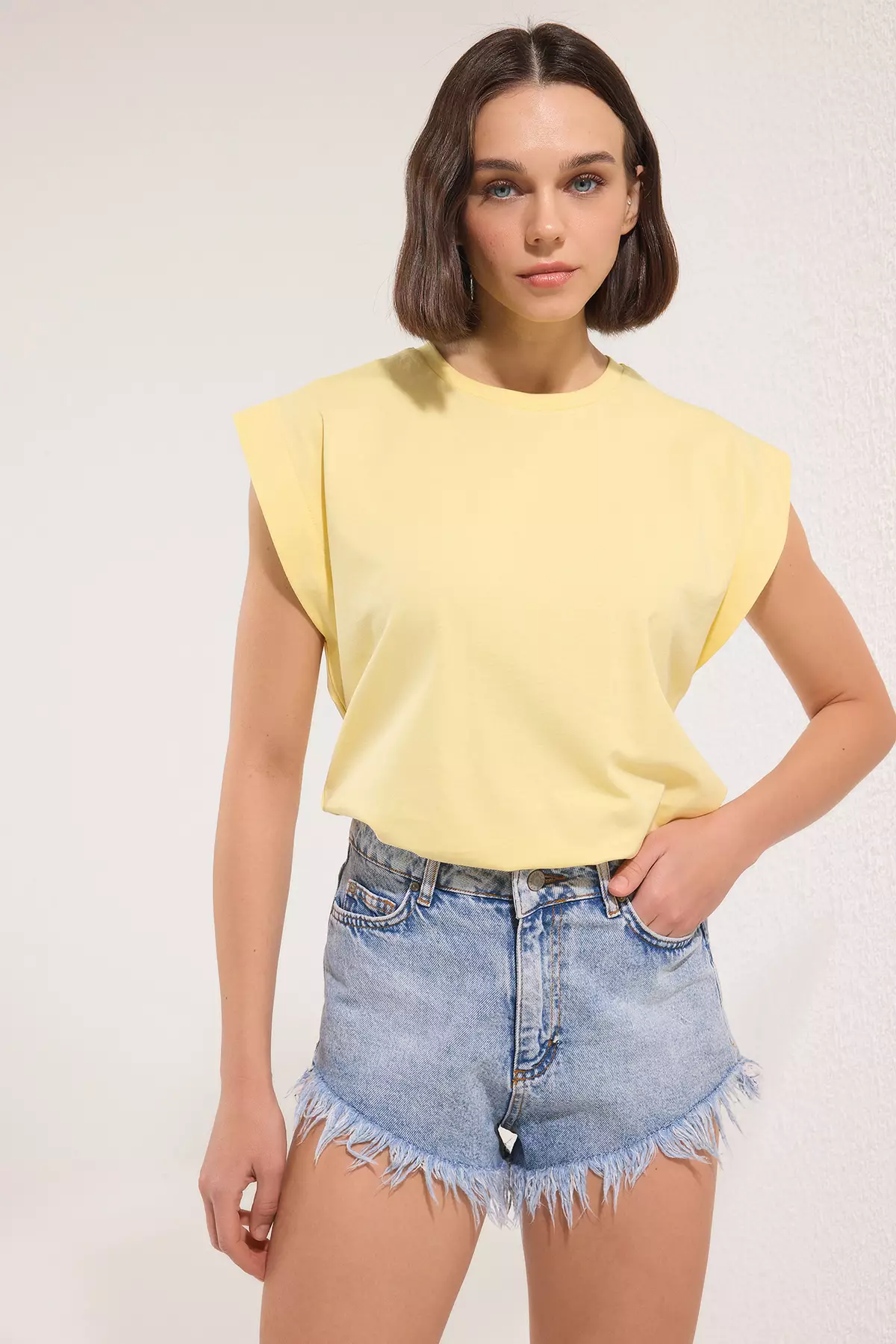 Light Yellow 100% Cotton Padded Look Basic Crew Neck Knitted T-Shirt TWOSS20TS0021