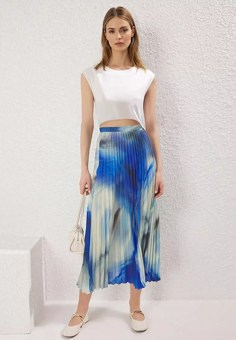 Blue Batik Patterned Pleated Midi Length Woven Skirt TWOSS25ET00167