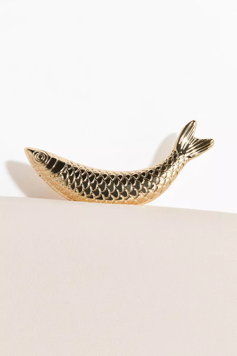 Asymmetric clutch