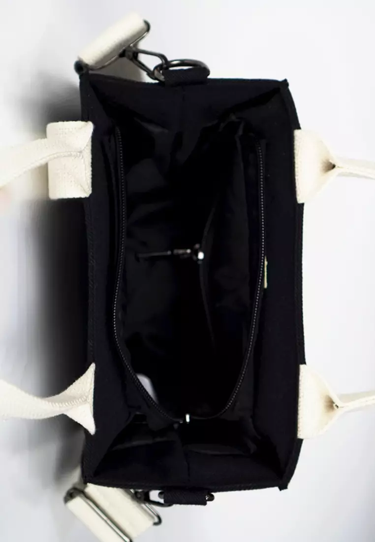 Tas Selempang Sling Bag Wanita Bahan Kanvas Penutup Resleting Rana Series - Hitam