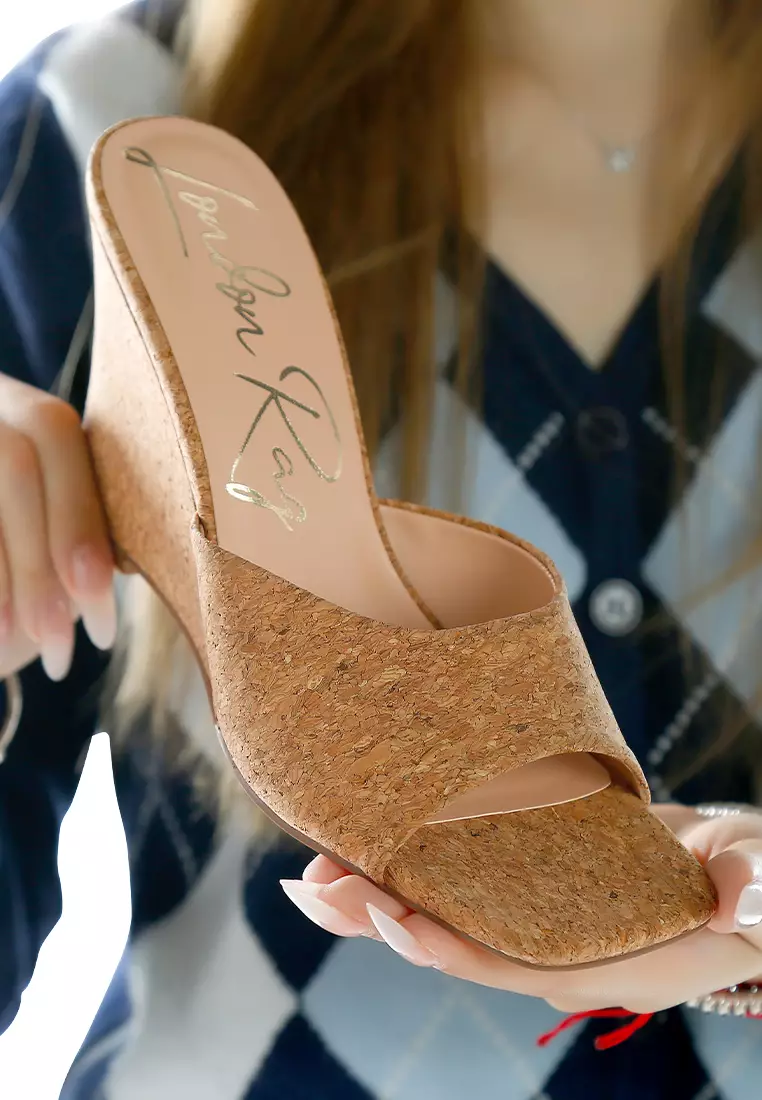 Sandal Wedge Gabus dalam Warna Alami
