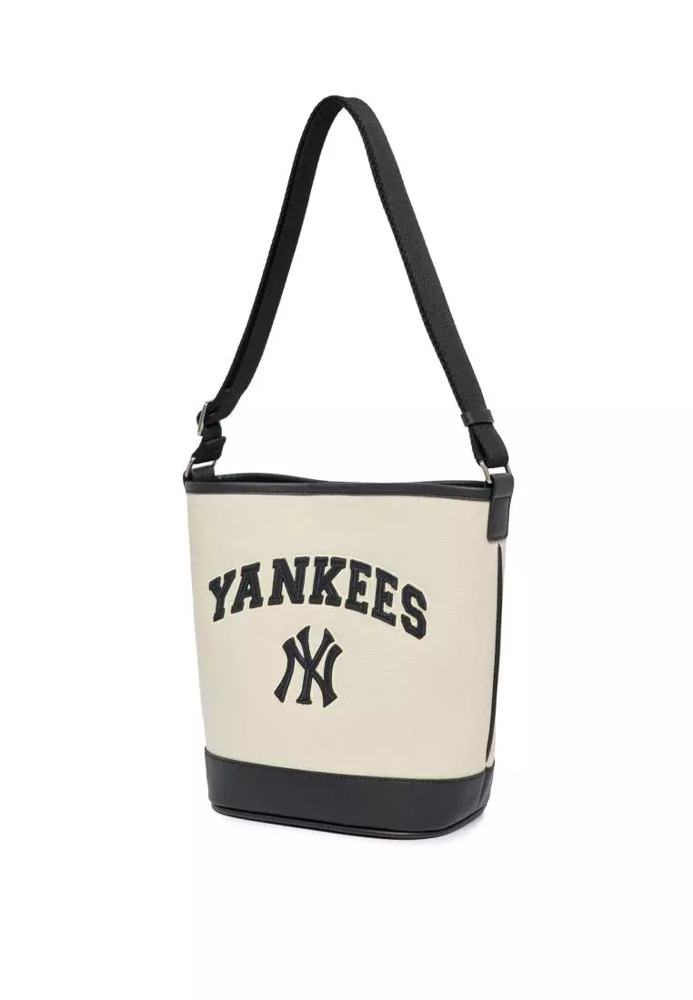 MLB BASIC LETTERING CANVAS BUCKET BAG NEW YORK YANKEES 2025