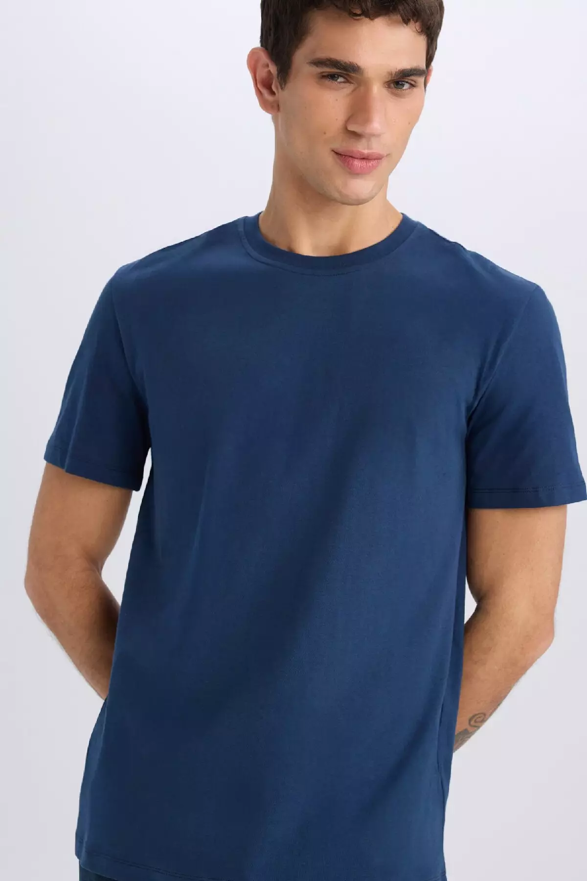 100% Cotton New Regular Fit Crew Neck Basic Plain Short Sleeve T-Shirt V7699Az25Sp