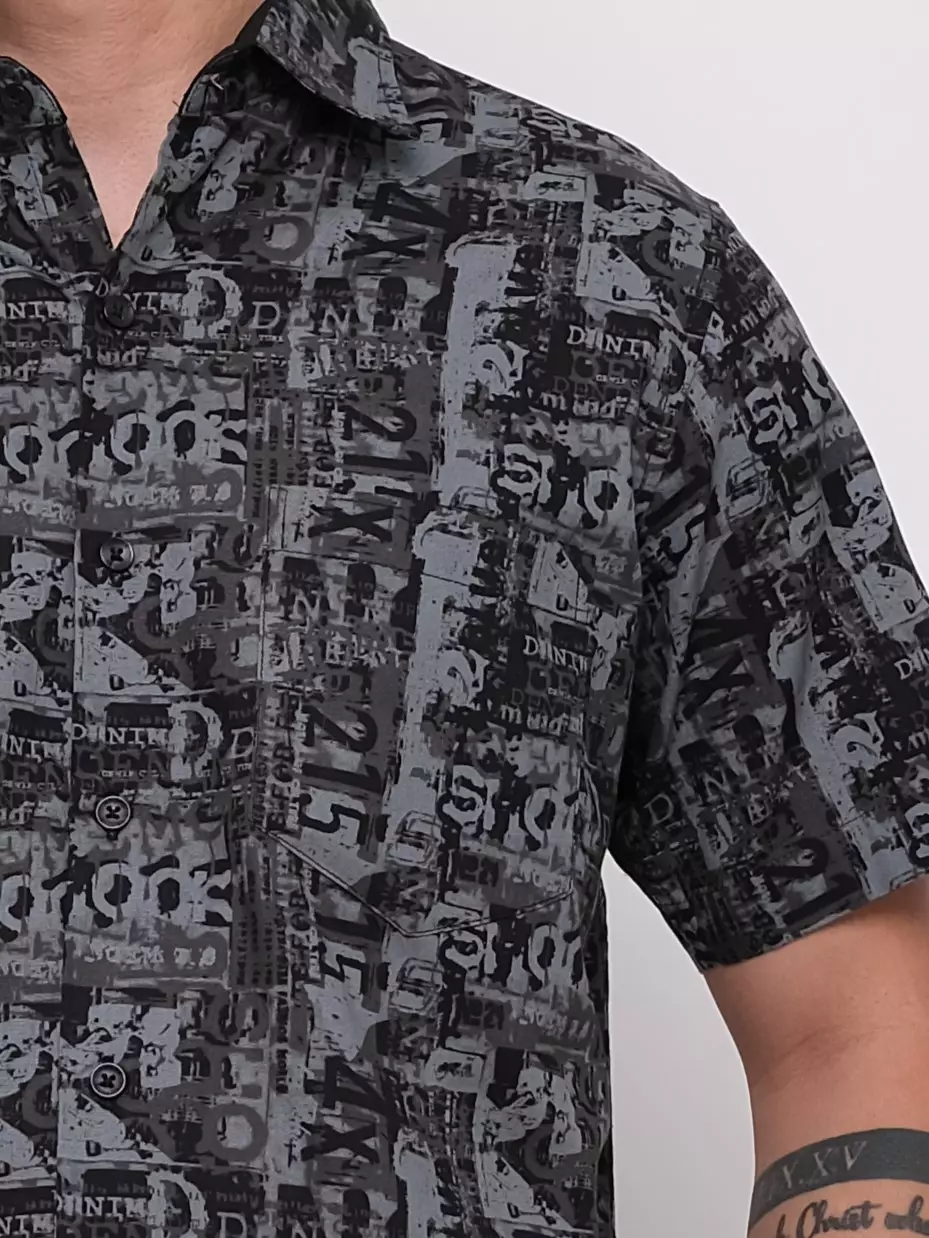 Kemeja Slim Fit Lengan Pendek Hitam Motif 16829