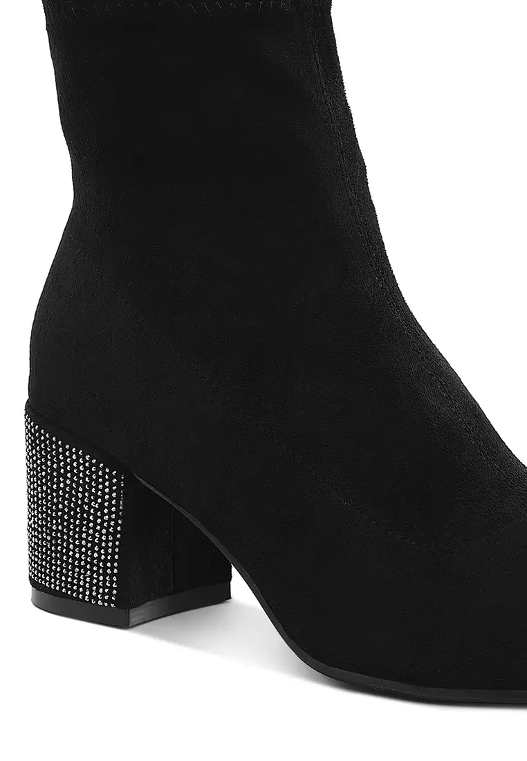 Sepatu bot hak blok berhias berlian imitasi berwarna hitam