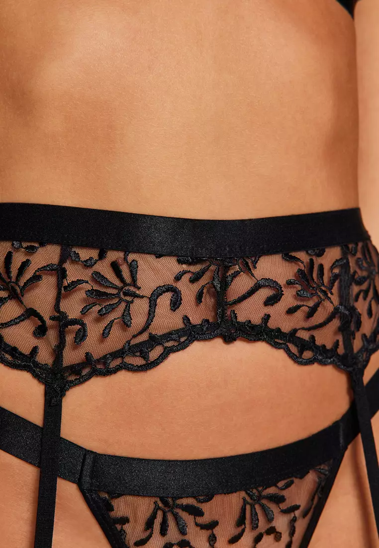 Black Embroidered Lace Garter Rope Suspender Non-Wired Cupless Knitted Underwear Set