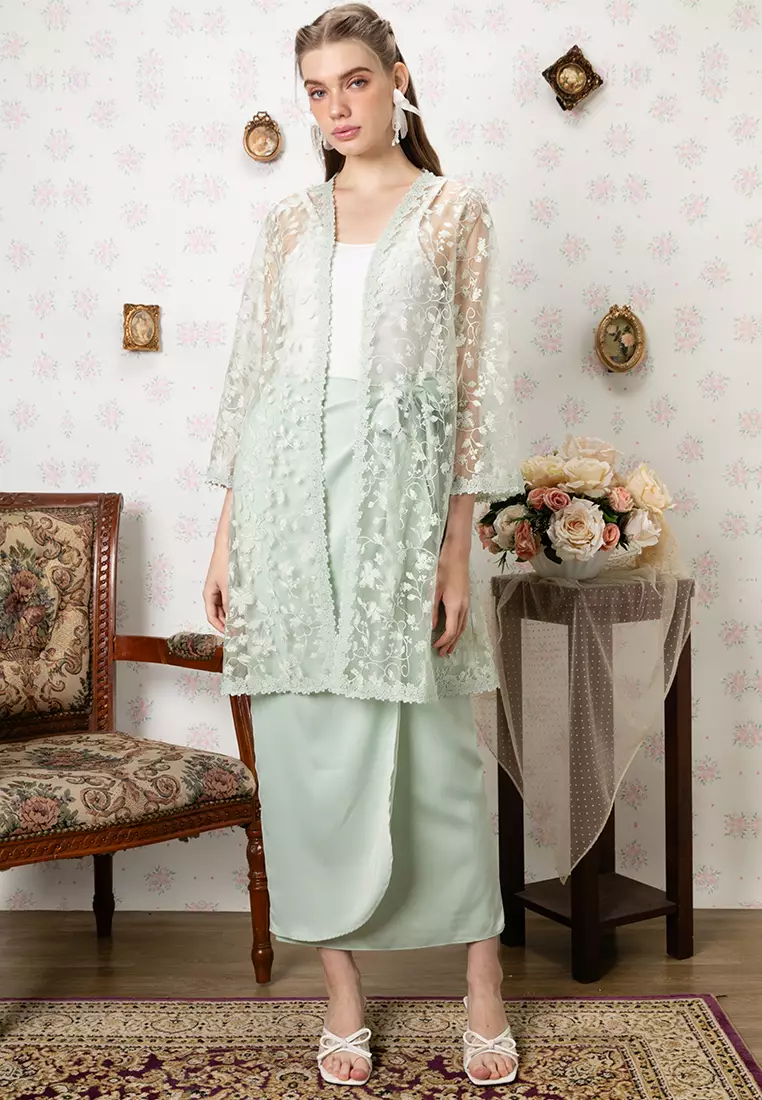 ENDAH LONG LACE KEBAYA SET