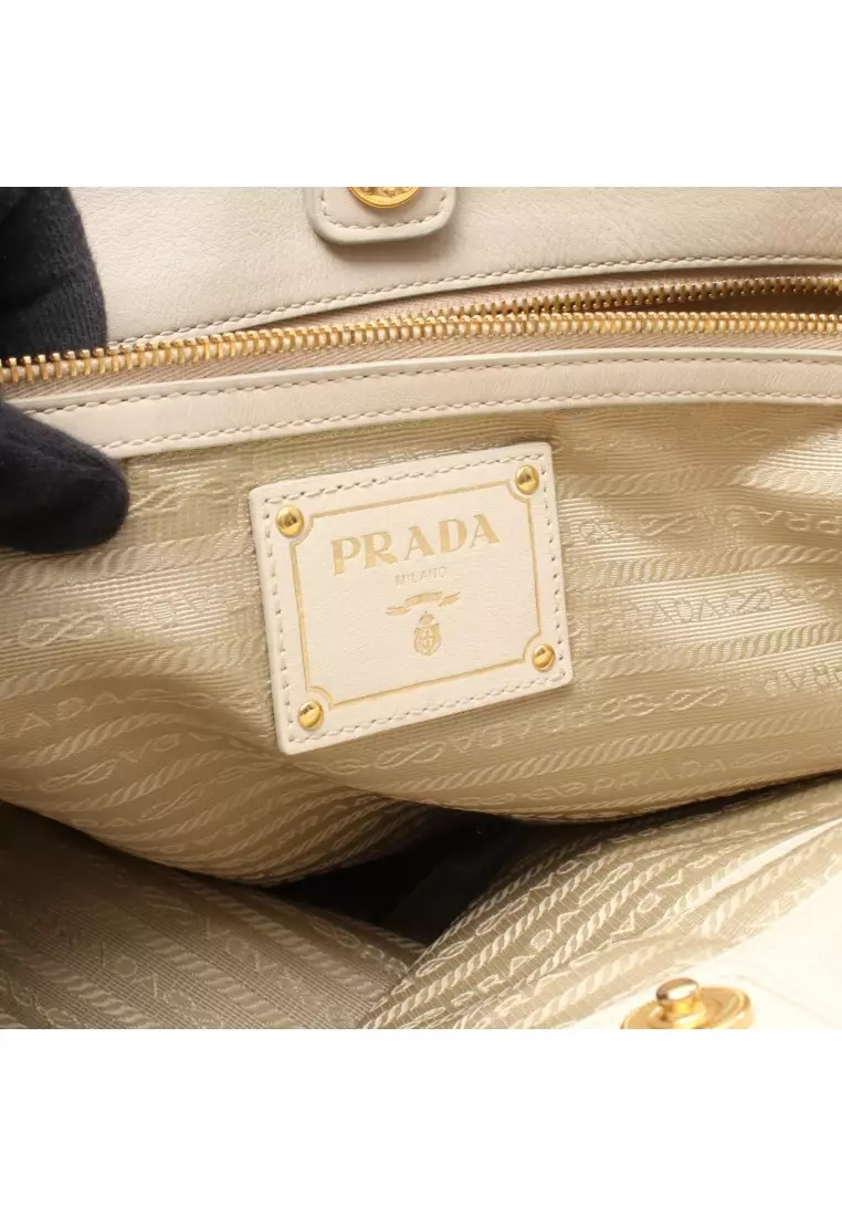Pre-Loved Prada VIT.DAINO Handbag tote bag leather ivory 2WAY