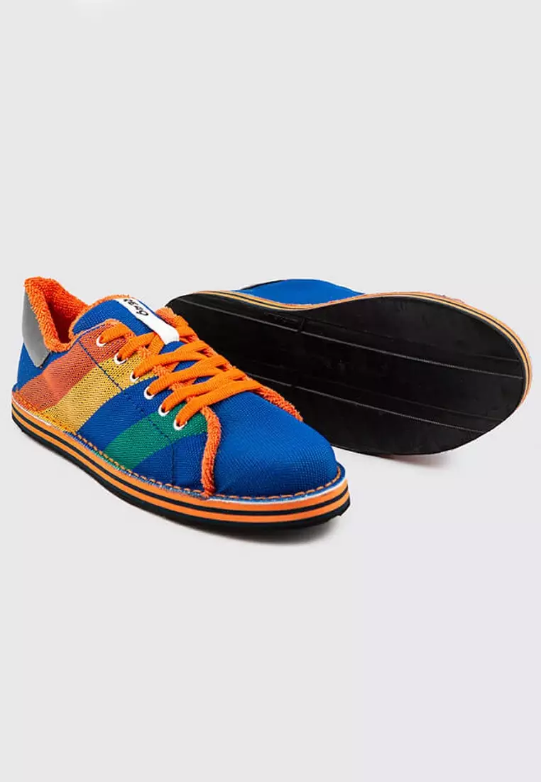 MARE LIFESTYLE Sneakers - Made from 100% Recycled Materials in Italy from Recycled beach beds and chairs fabric and car tyres for the soles. MARE LIFESTYLE sneakers - Blue/Orange