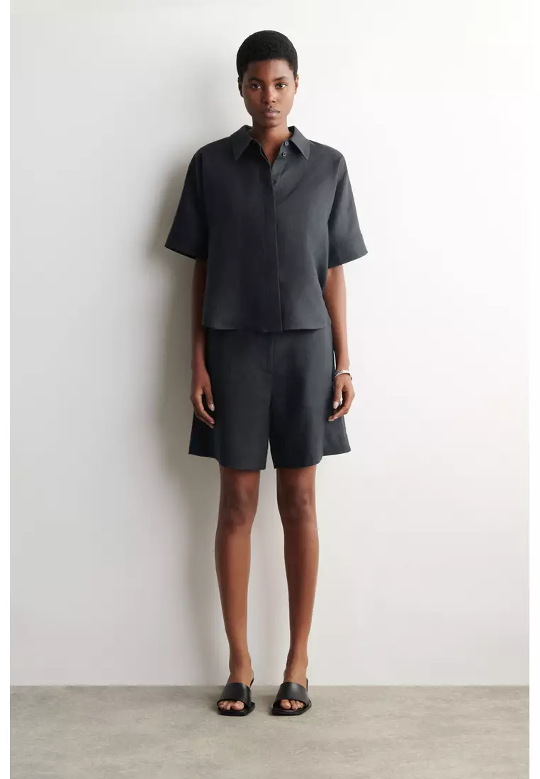 OVERSIZED SHORT-SLEEVED LINEN SHIRT