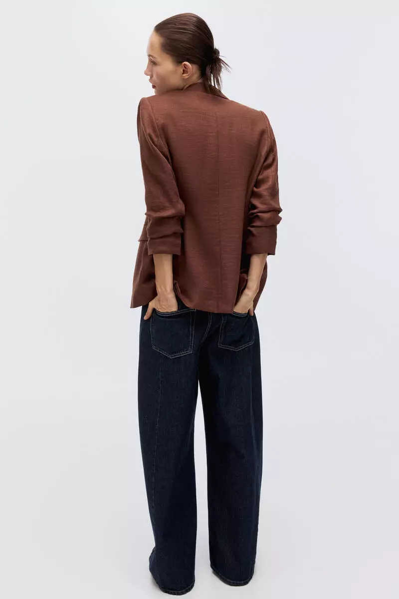 Gathered-sleeve blazer