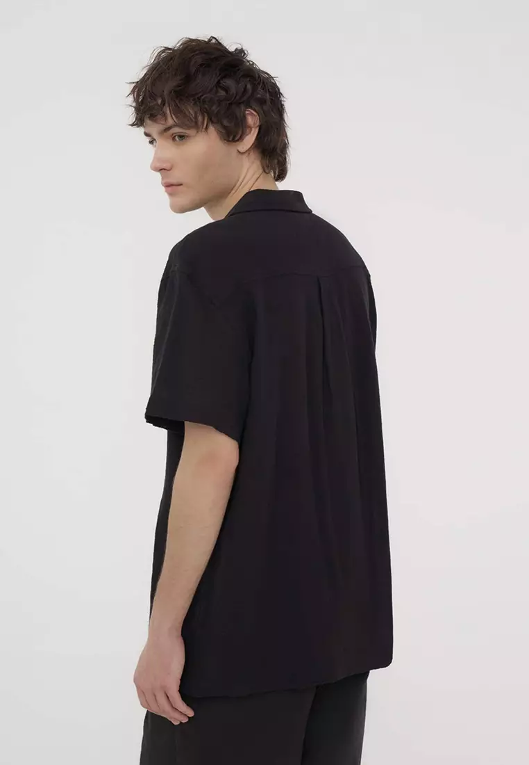 Man Short-Sleeved Shirt