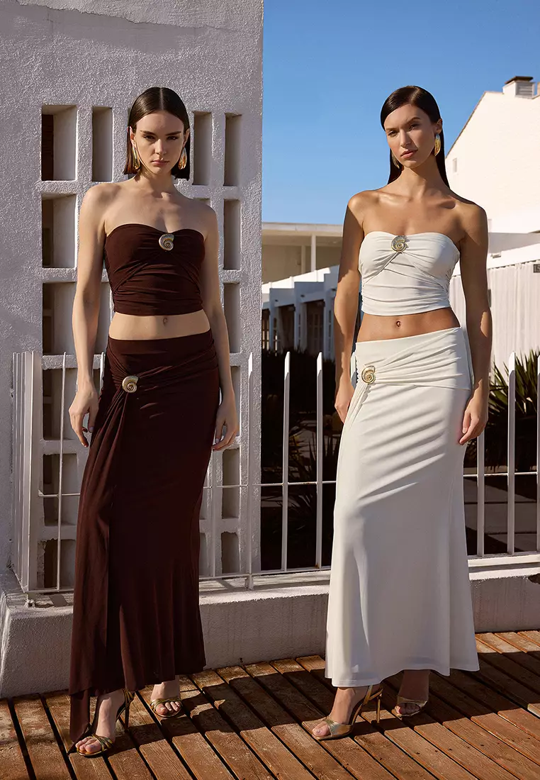 Limited Edition White Body Fitted Knitted Long Skirt with Accessory Detail Tprss25Et00004