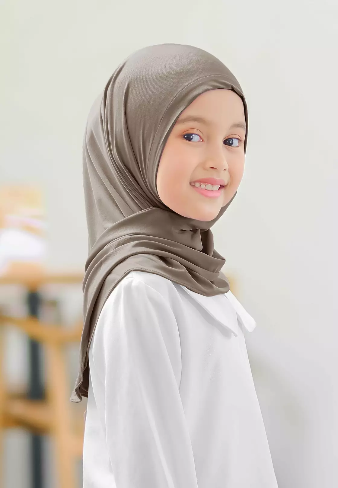 Cotton Bee - Cyra Bergo Kancing | Hijab Instan Anak - Chocolate - S