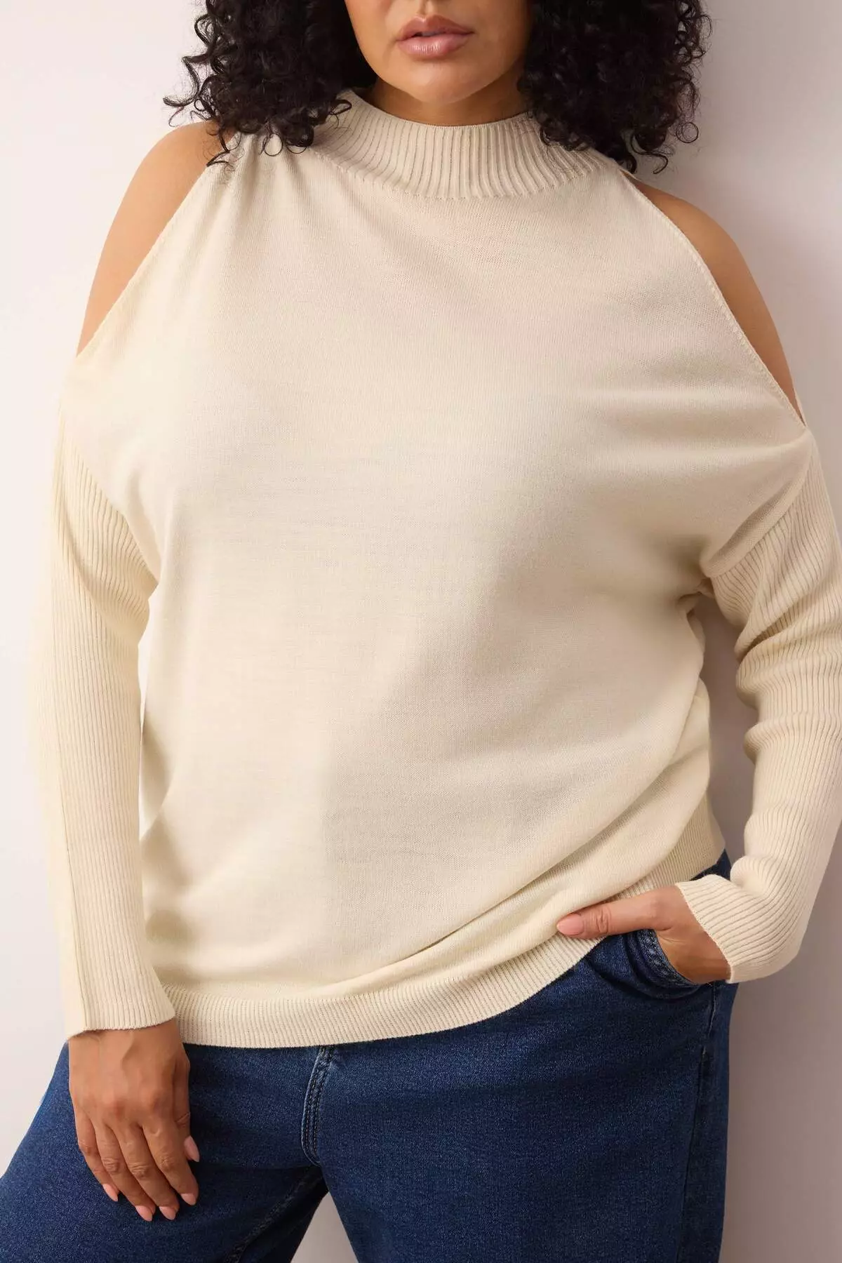 Cream Cut Out Detailed Knitwear Sweater Tbbaw23An00025
