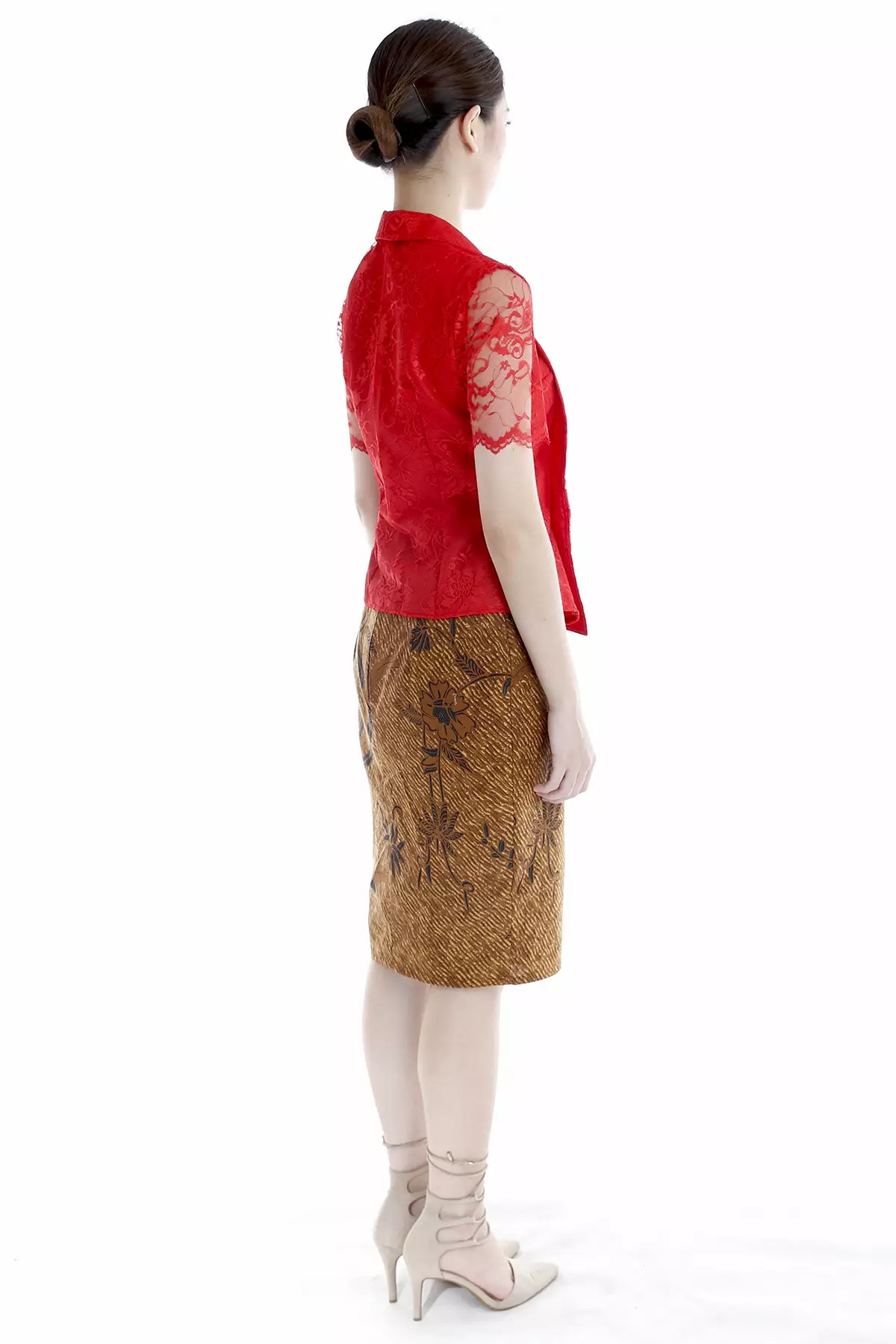 Charisma Brukat Merah Kebaya