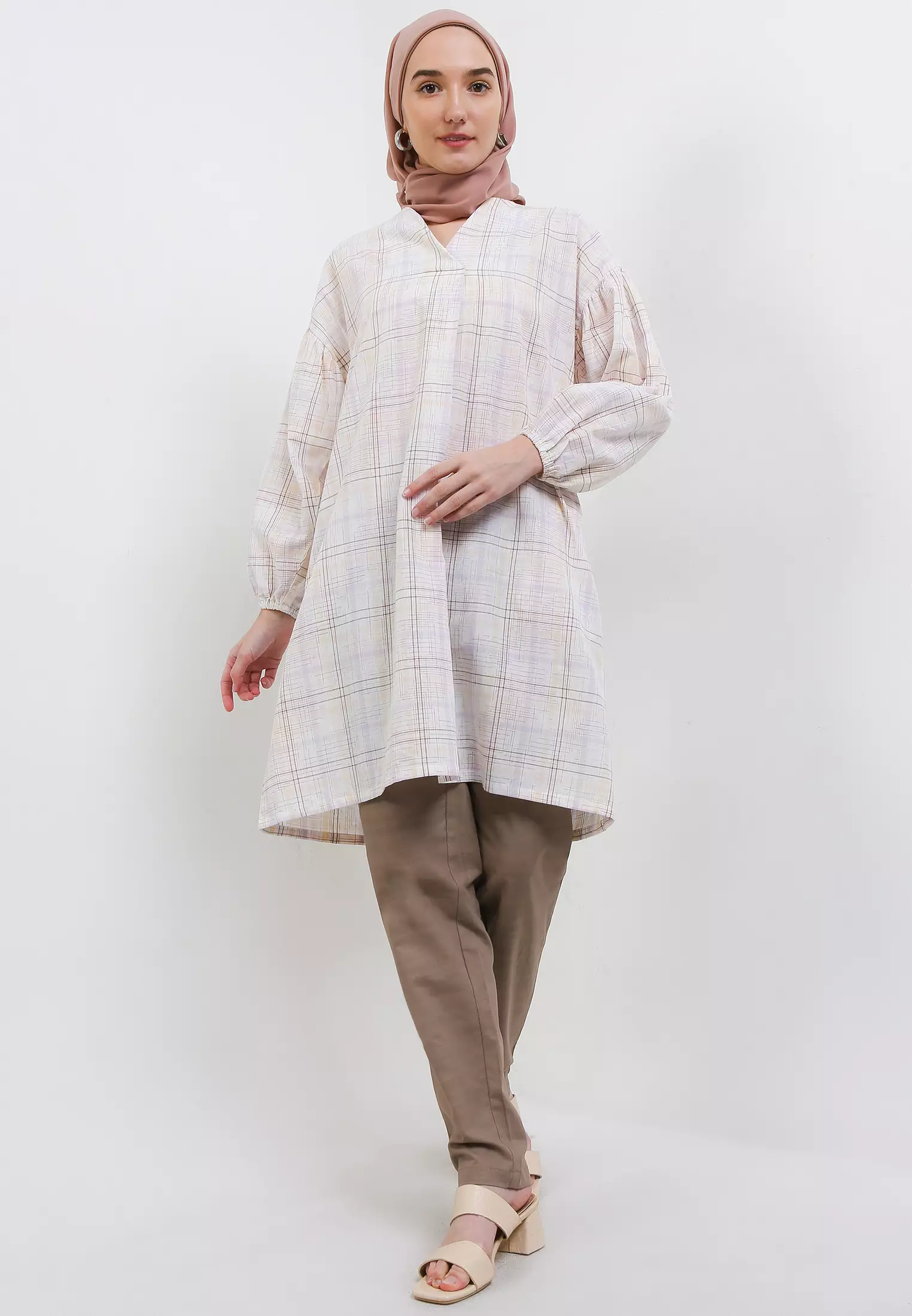 MFMW Omawunmi Tunik Broken White Motif Kotak