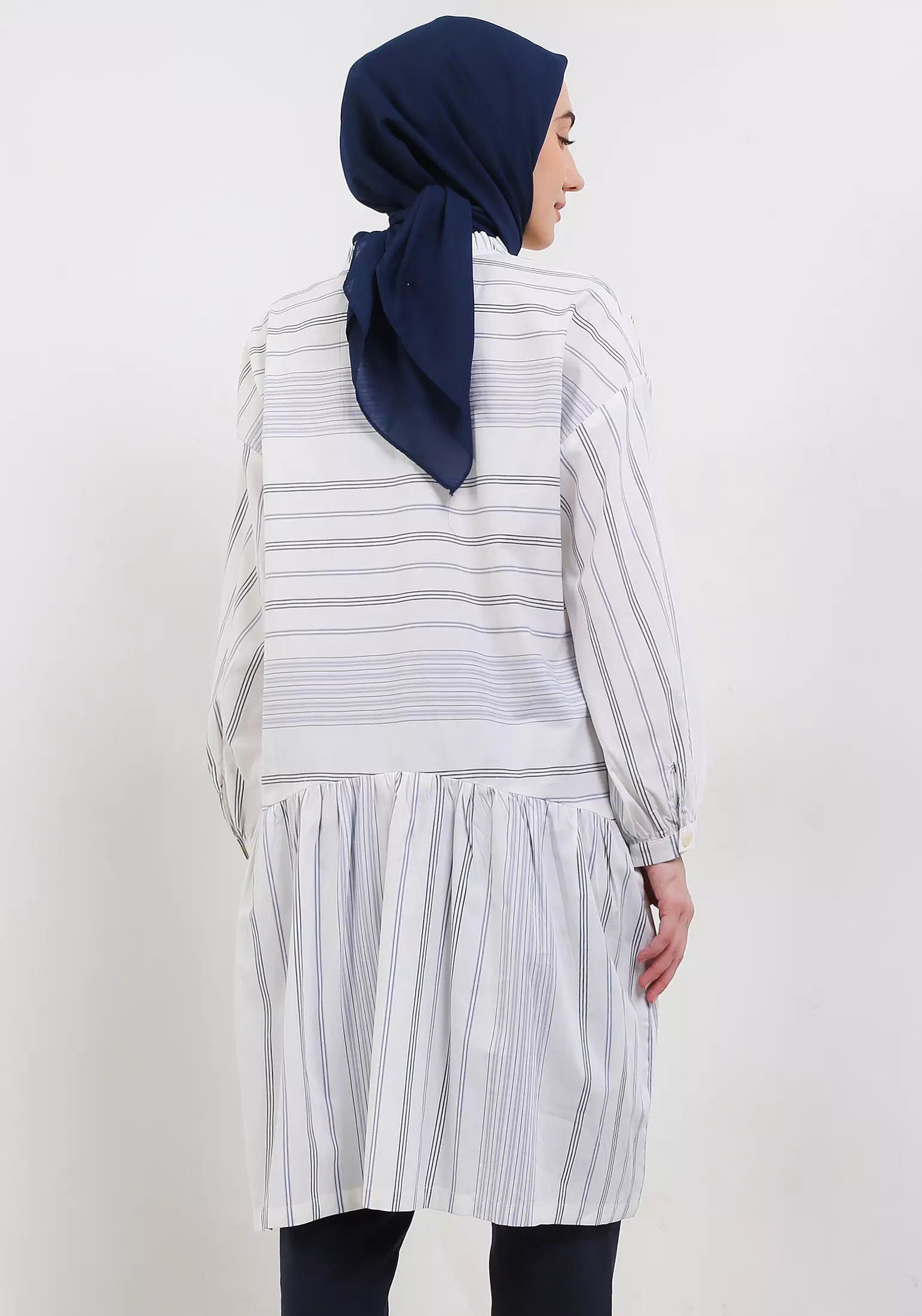 MFMW Bisulima Tunik Broken White Motif Garis Abu
