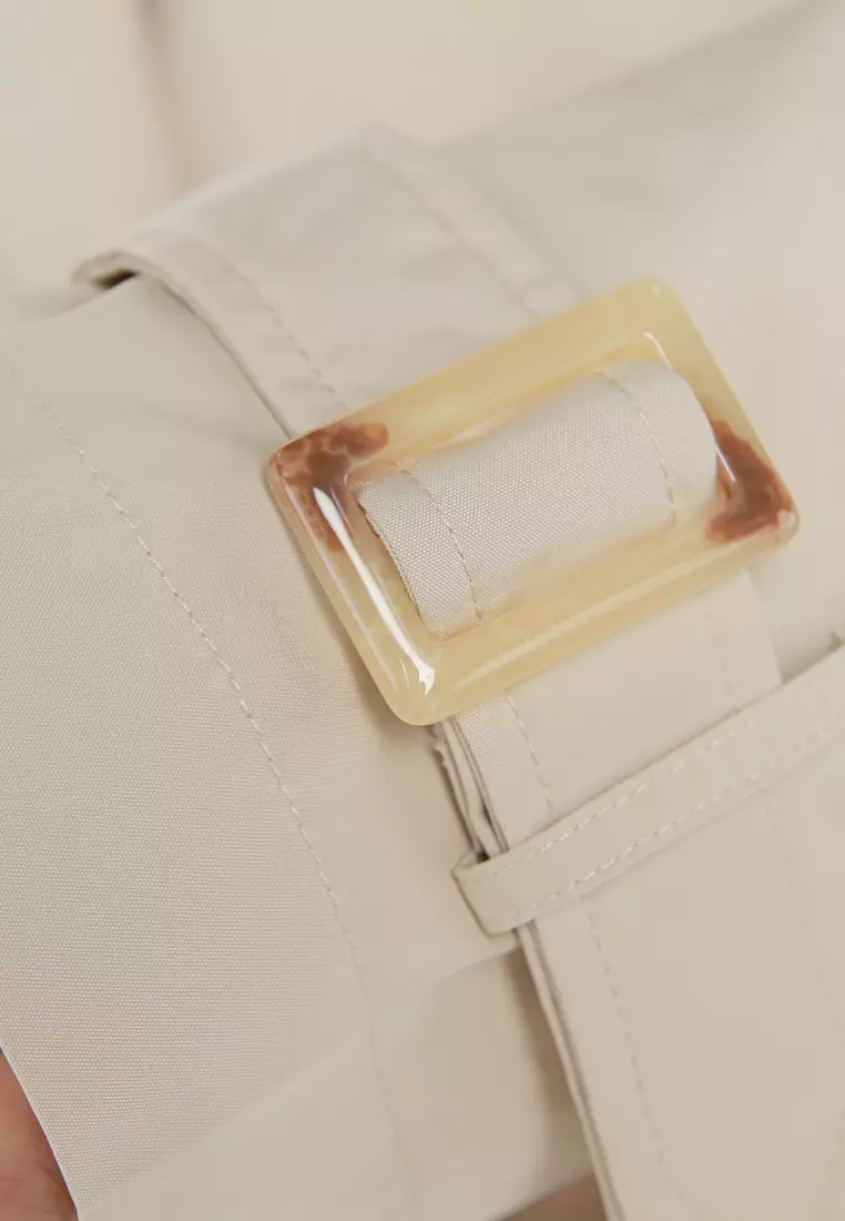 Jas Hujan Berlekuk Batu dengan Kancing Ganda