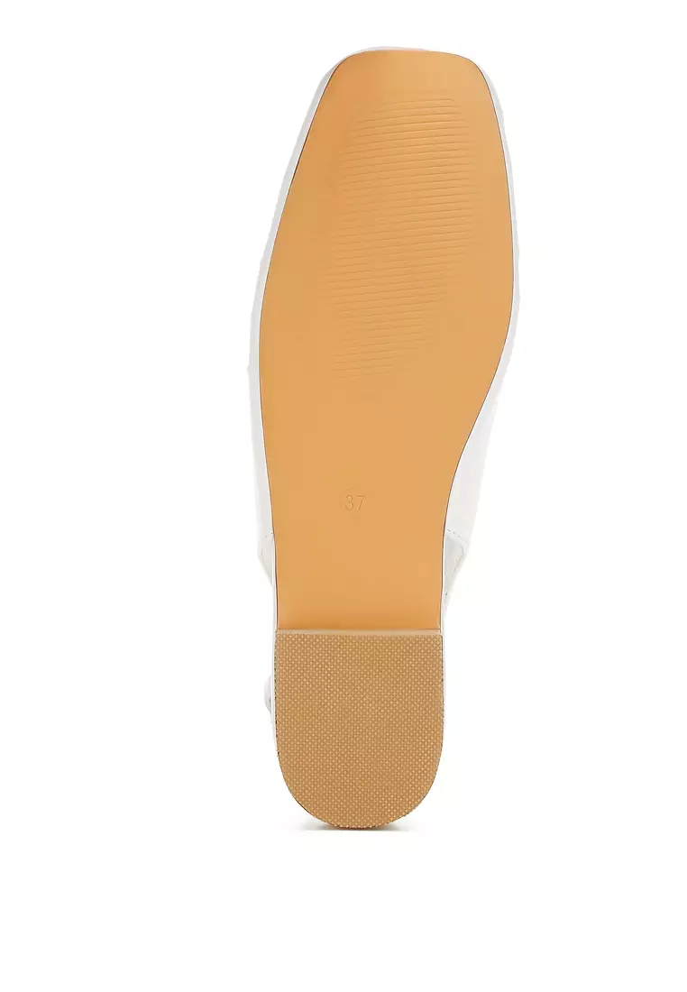 Sepatu Flat Ujung Persegi Satin Warna Putih