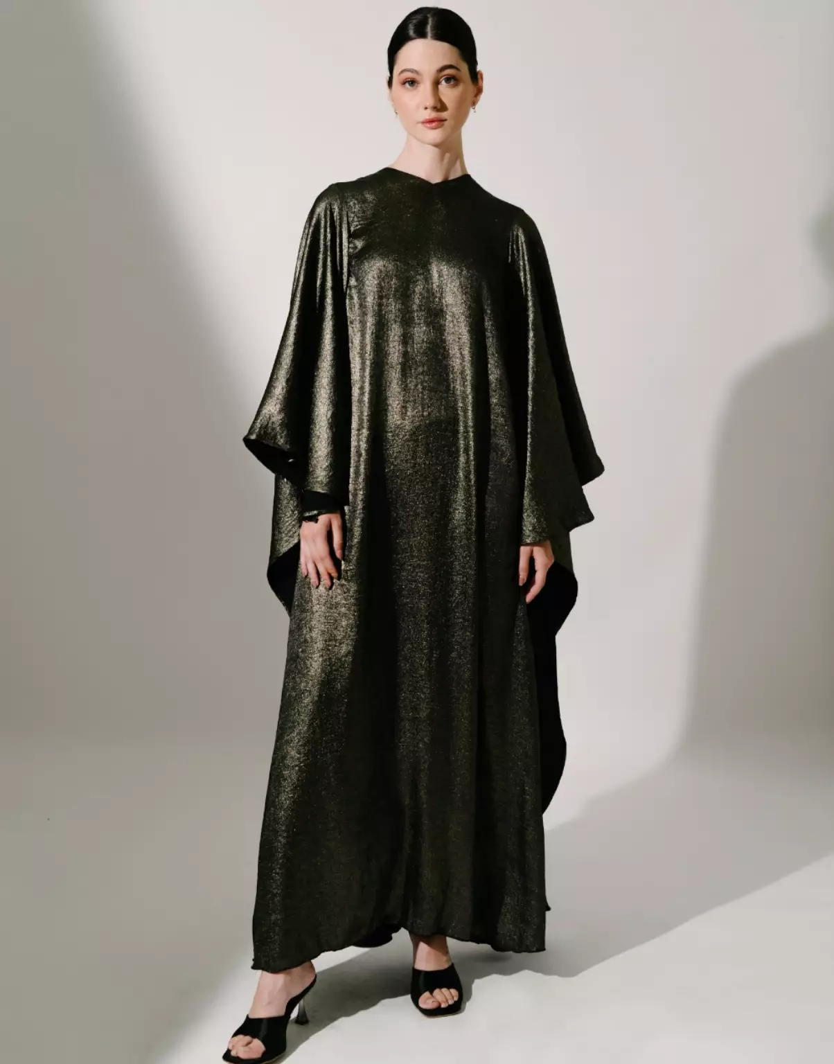 Demure signature - SARA KAFTAN IN SHIMMER BLACK -  DRESS