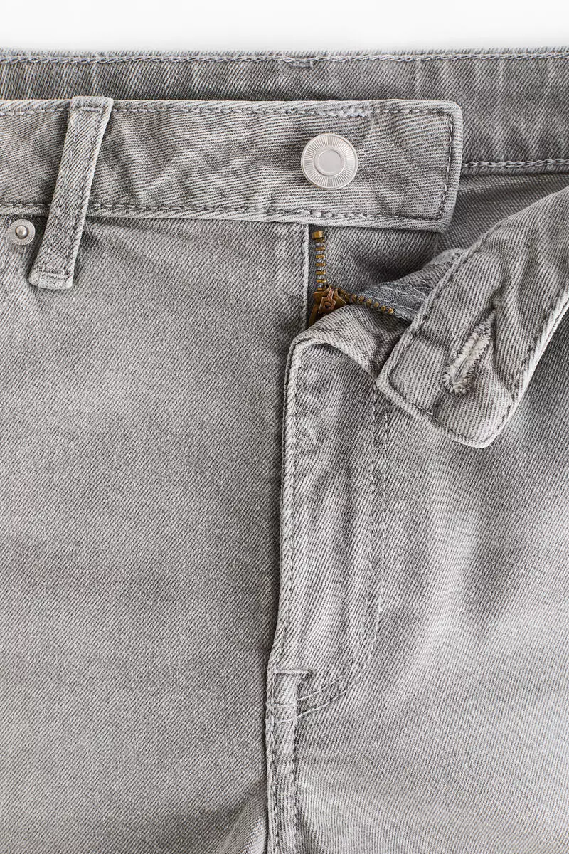 Frayed denim shorts