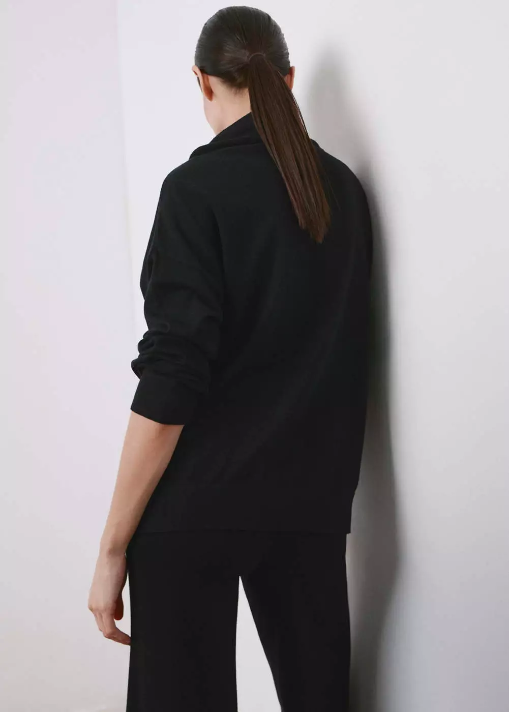 Sweater lipit kerah perkins