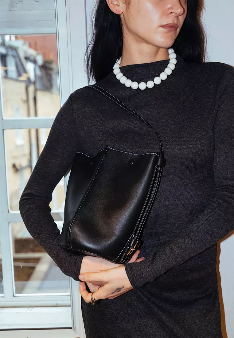 ORUKAMI Flat Hook Convertible Bucket Tote Small - Black