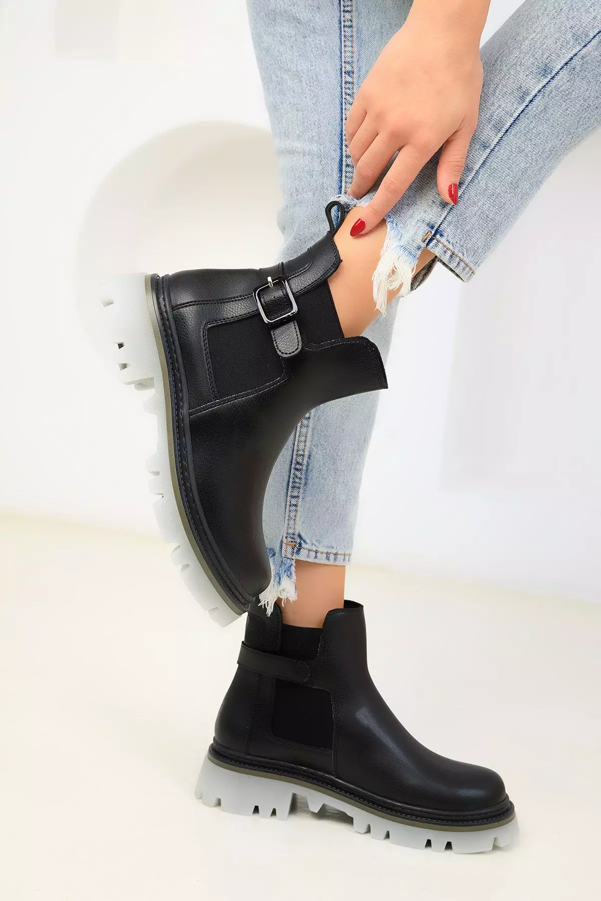 Discount on Soho  shoes - SKU: Track Sole Boots