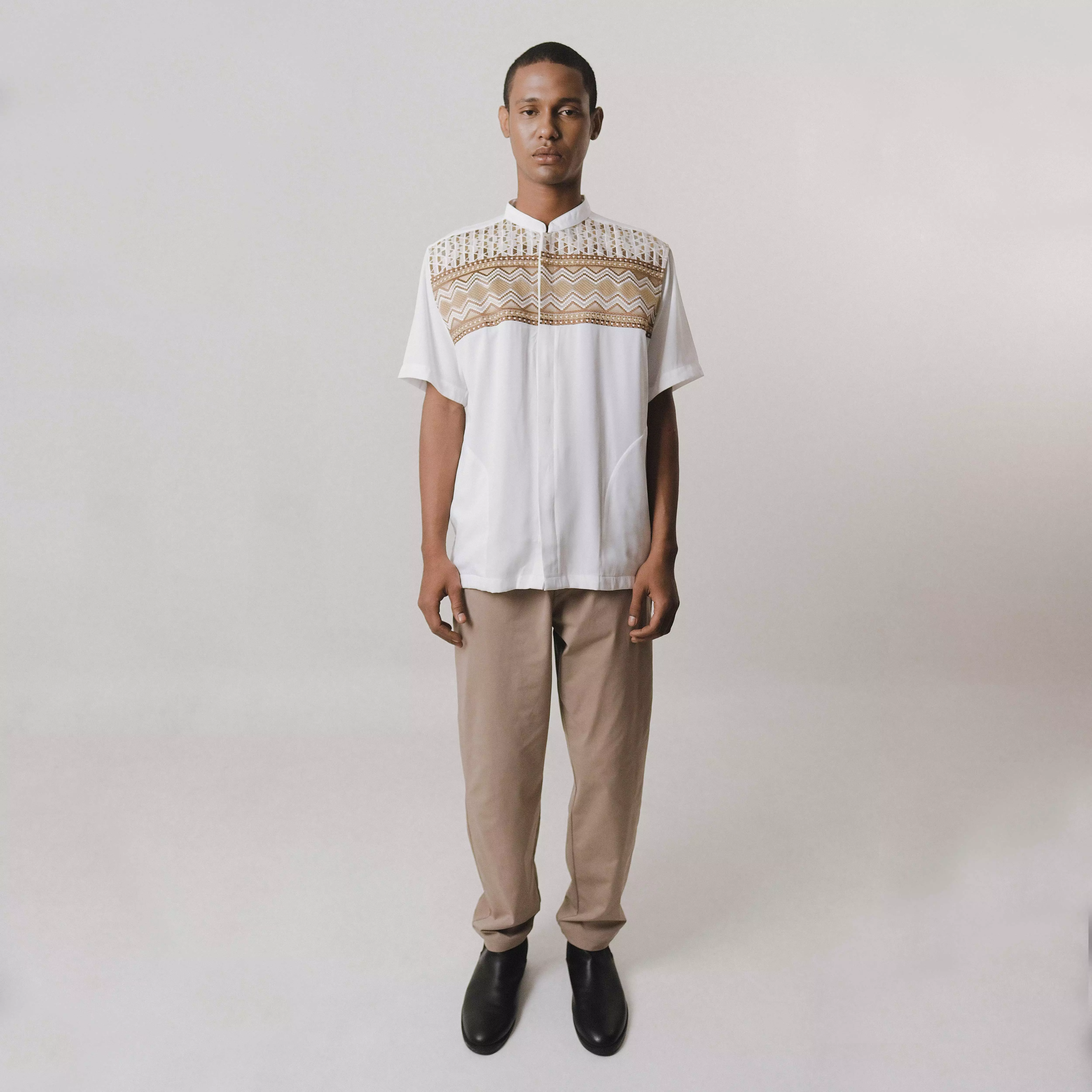 LARUSSO Dawn of Time - Kemeja Koko Bordir Lengan Pendek Pria - Wave Brown