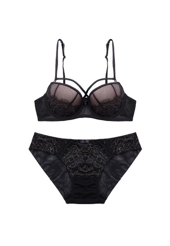 W.Excellence black Premium Black Lace Lingerie Set (Bra and Underwear) B4BF6US700736BGS_1