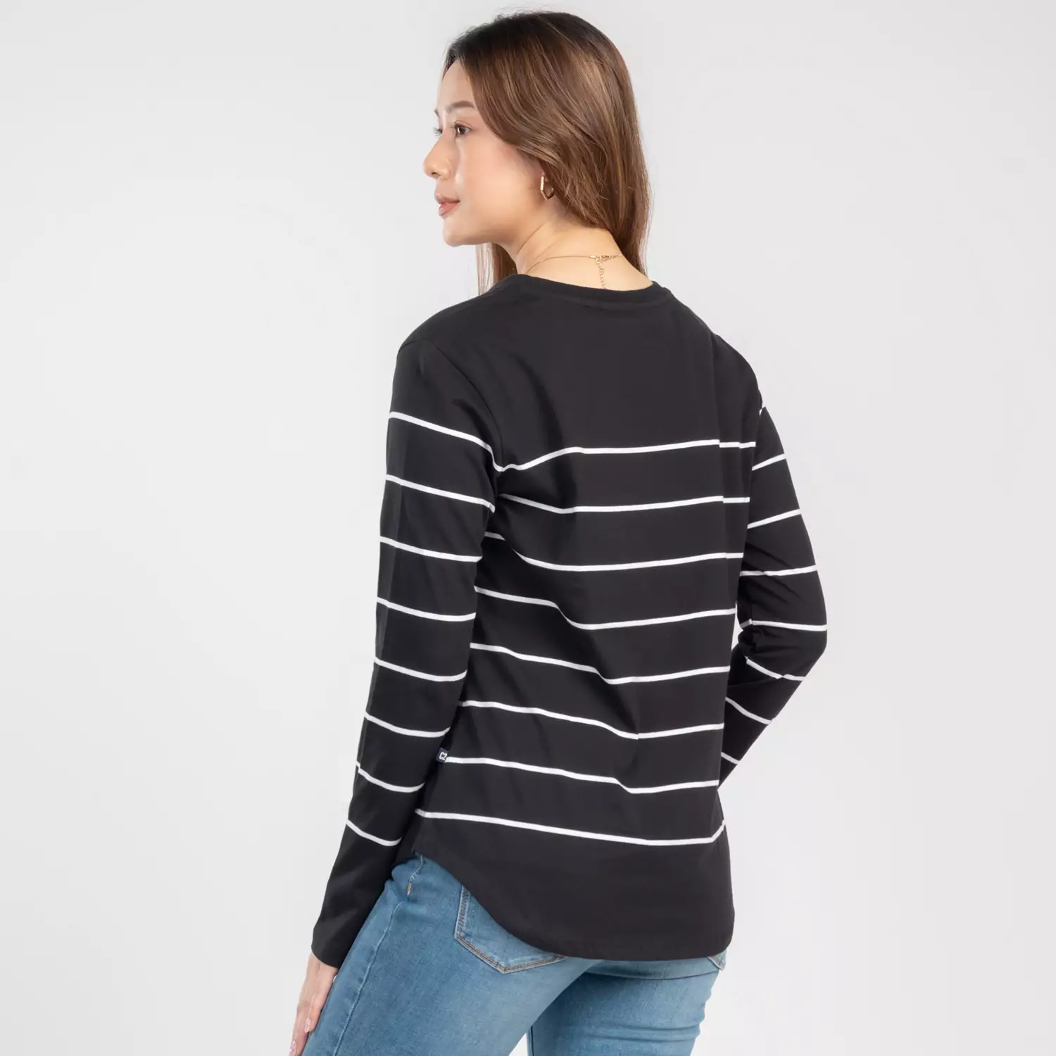 C2 Merche Black T-Shirt Wanita