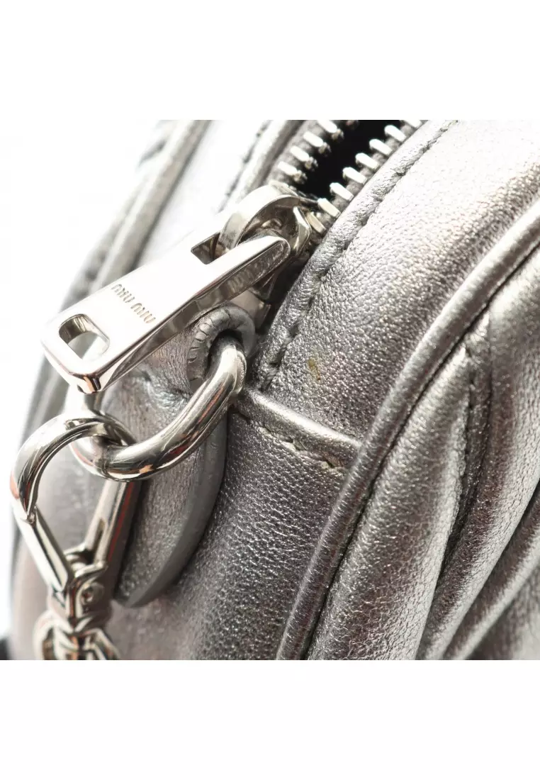 Pre-Loved MIU MIU matelasse Shoulder bag leather Silver
