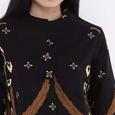 Tunik Batik Wanita Modern Tunik Kancing Lengan Panjang Warna Hitam Motif Tanduk Peksi