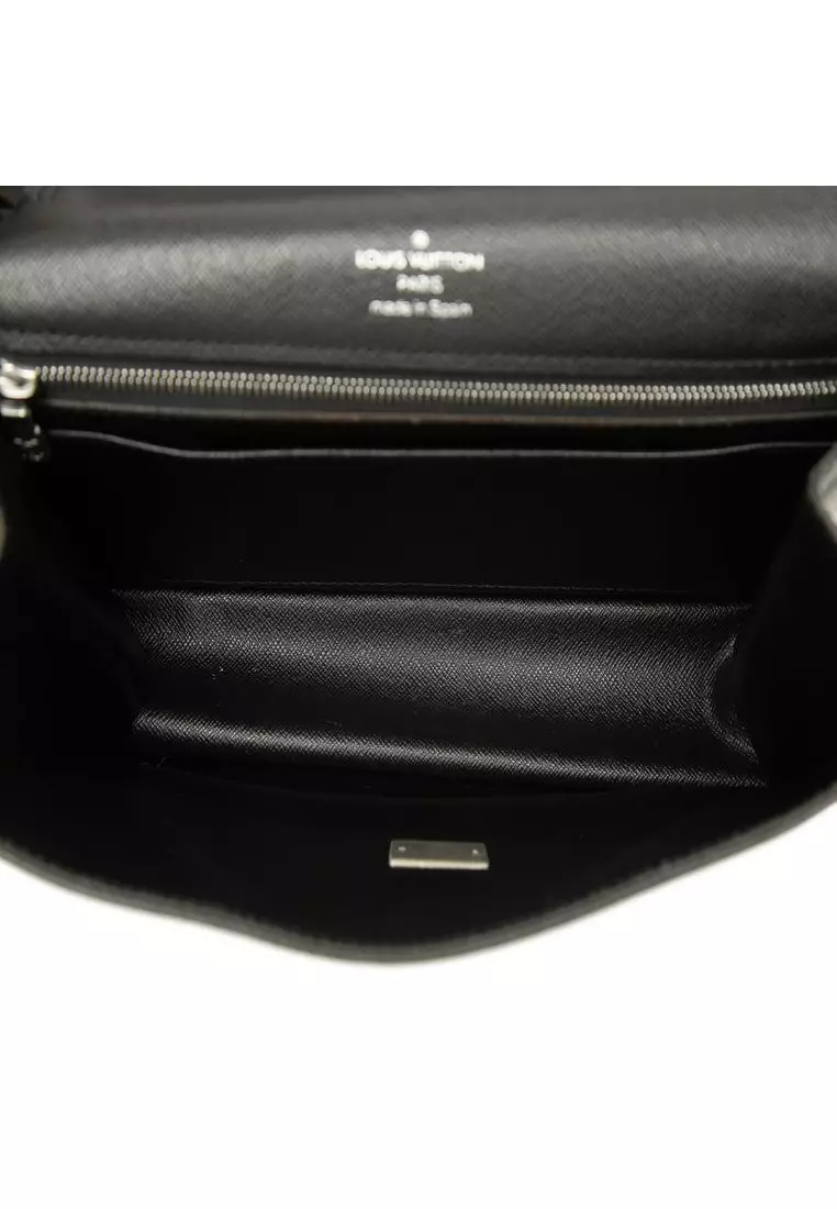 Pre-Loved Louis Vuitton Taiga Selenga