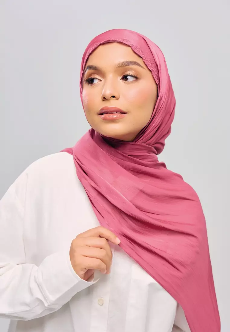 Sulam Wau Cendana Scarf in Manggis Maroon