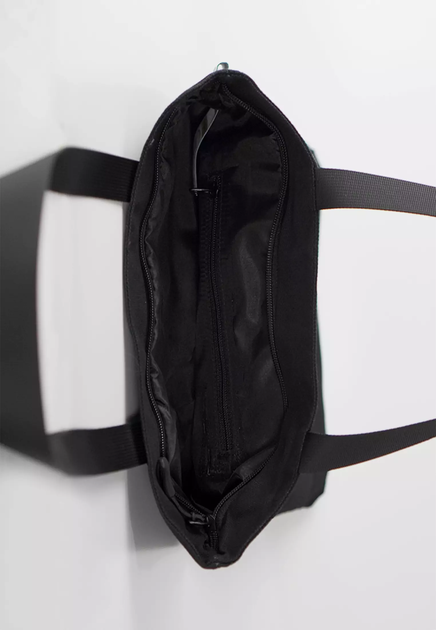 Tote Bag Tas Wanita Bahan Kanvas Penutup Resleting Carry Series Hitam