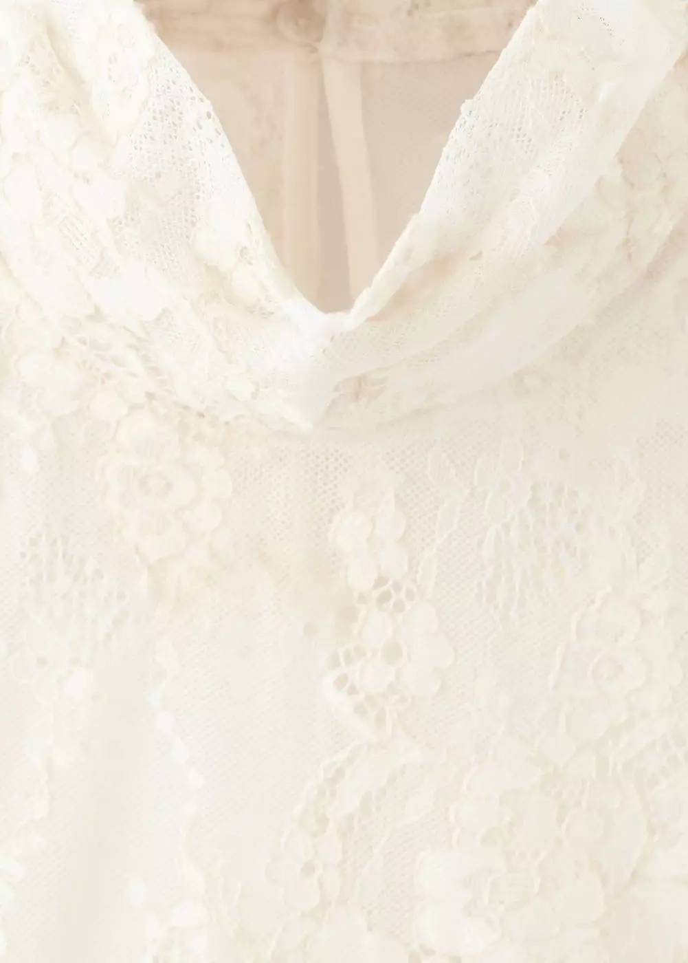 Blus bordir dengan rumbai