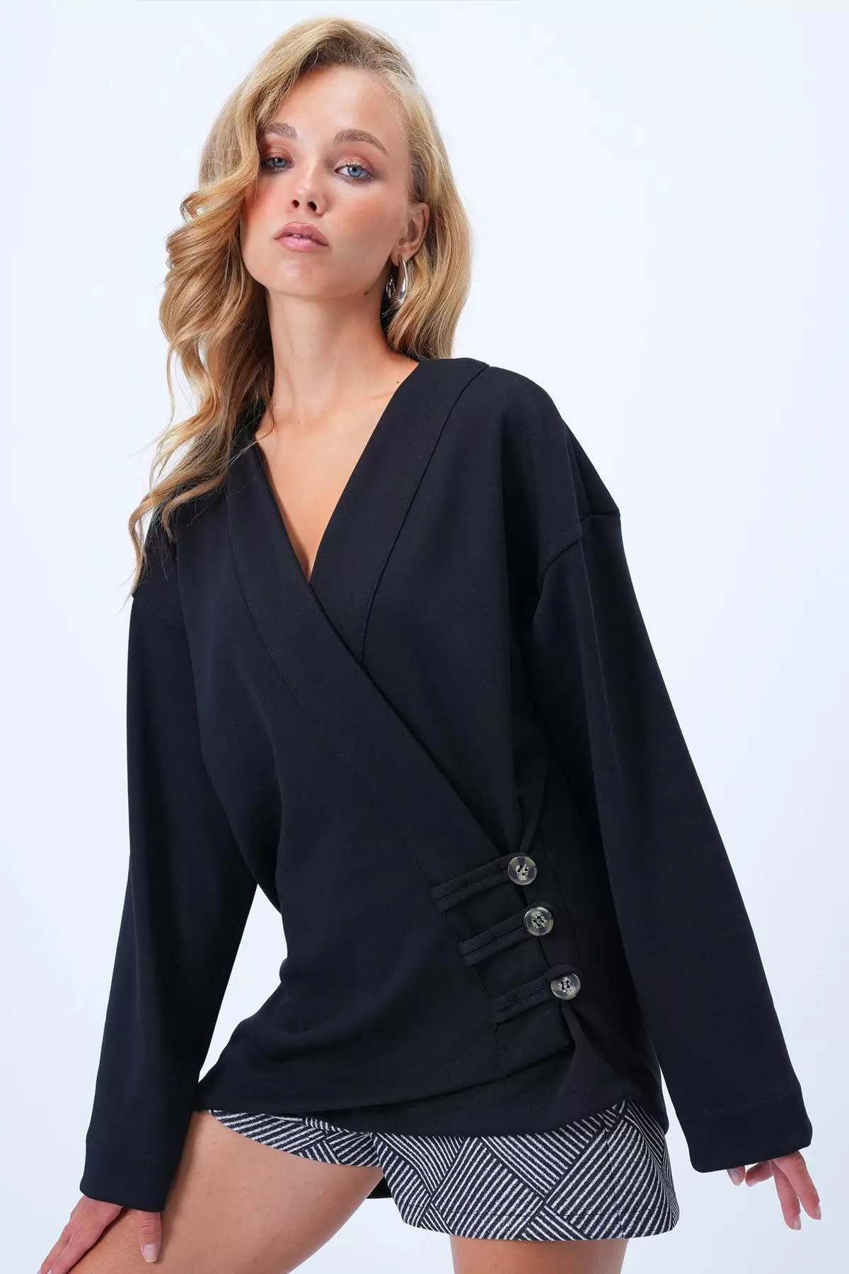 Women's Black Double-Breasted Asymmetric Cut Button Detailed Kimono Jacket Alc-X14411