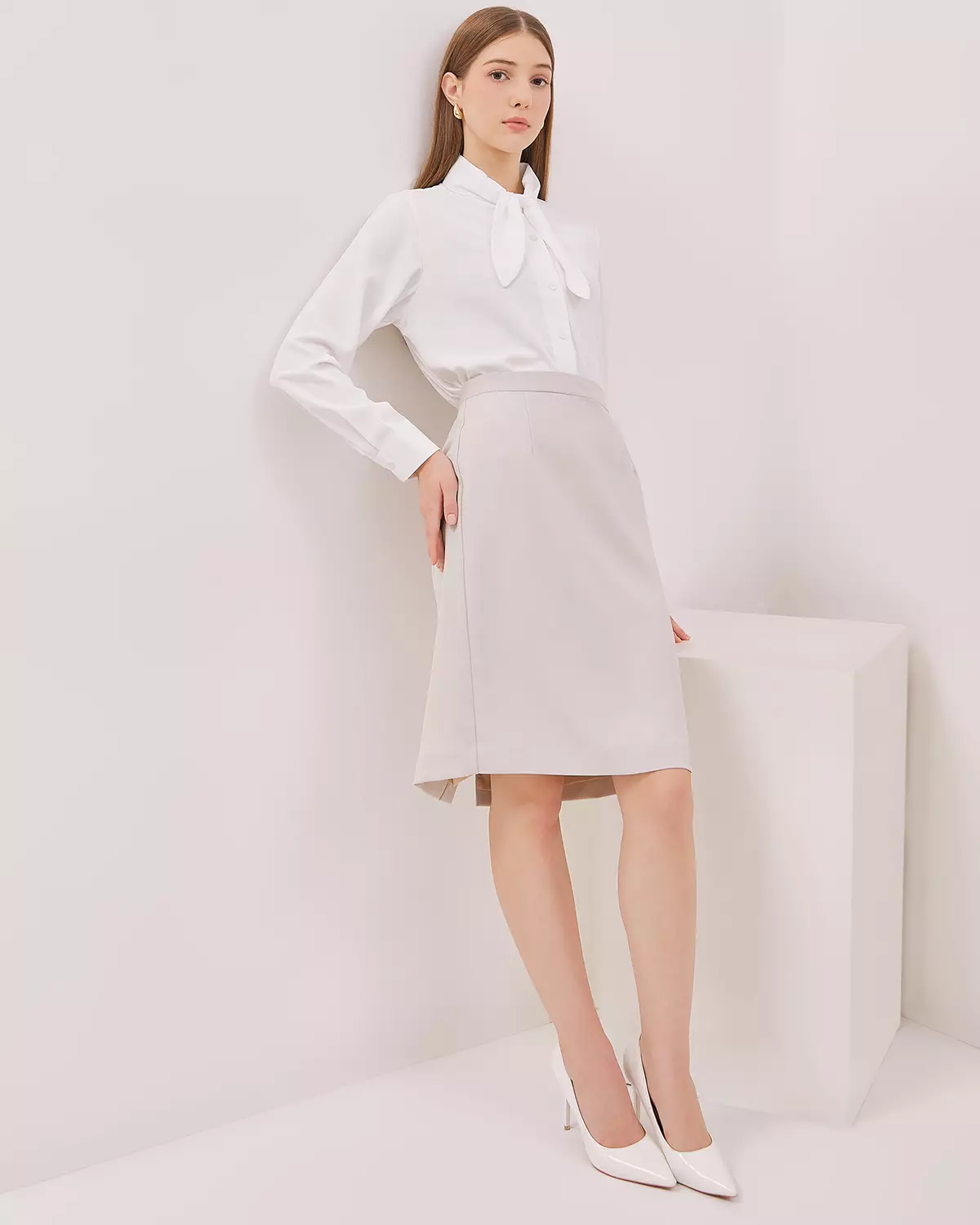 WOMEN'S WHITE LONG SLEEVED BLOUSE