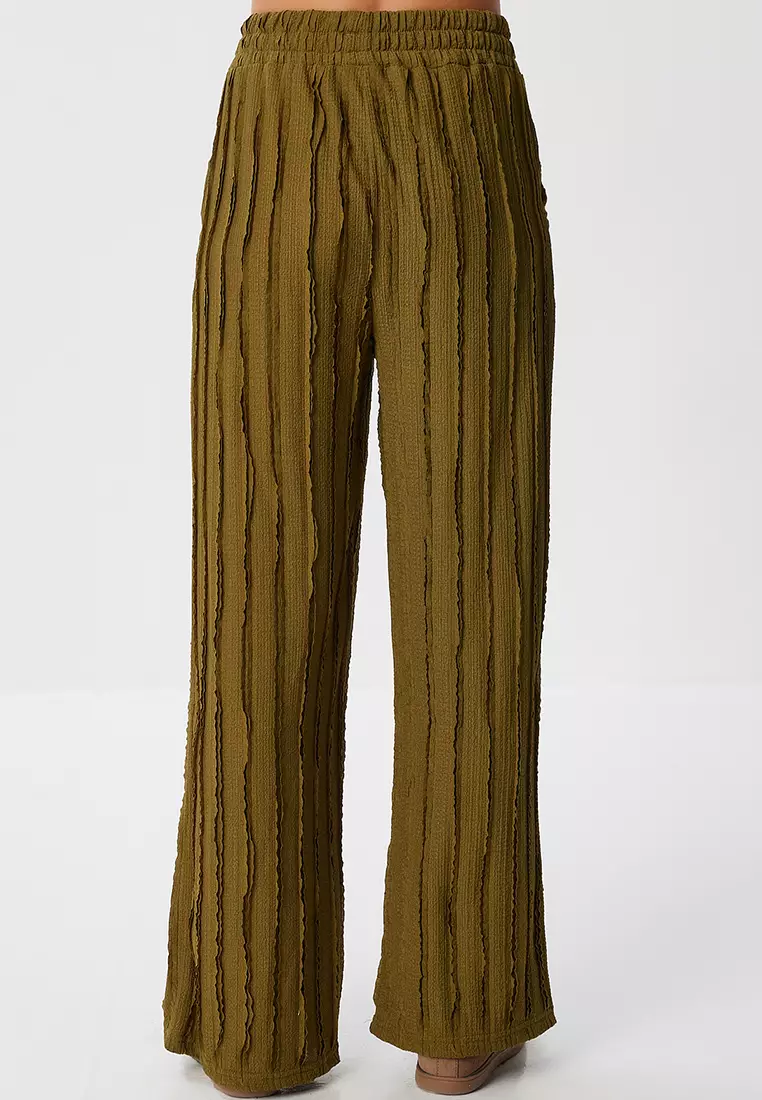Textured Pockets Knitted Trousers