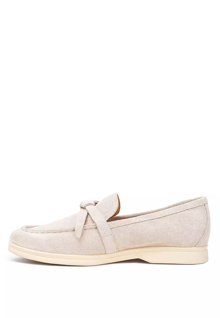 Sepatu Detail Simpul Suede Krem