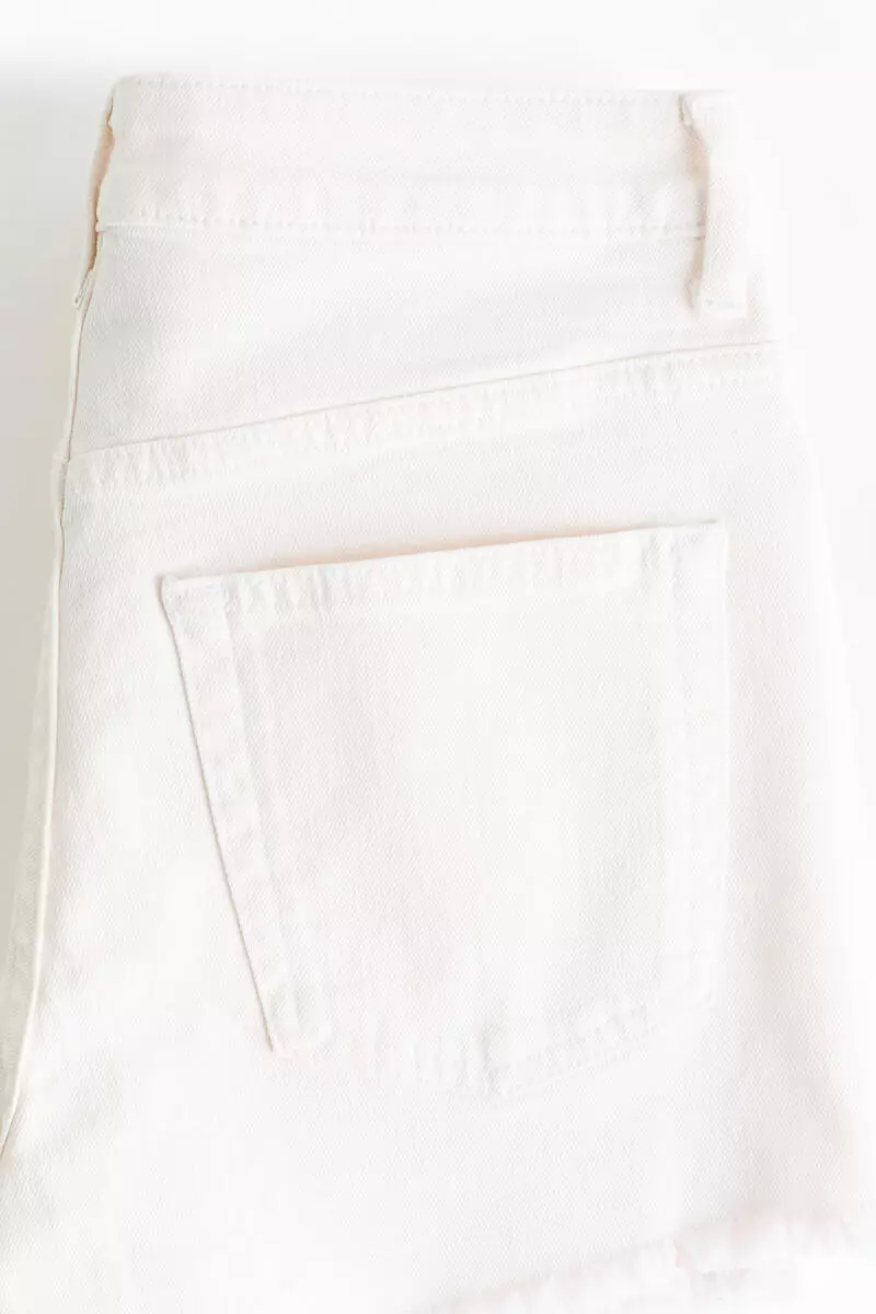 Frayed denim shorts