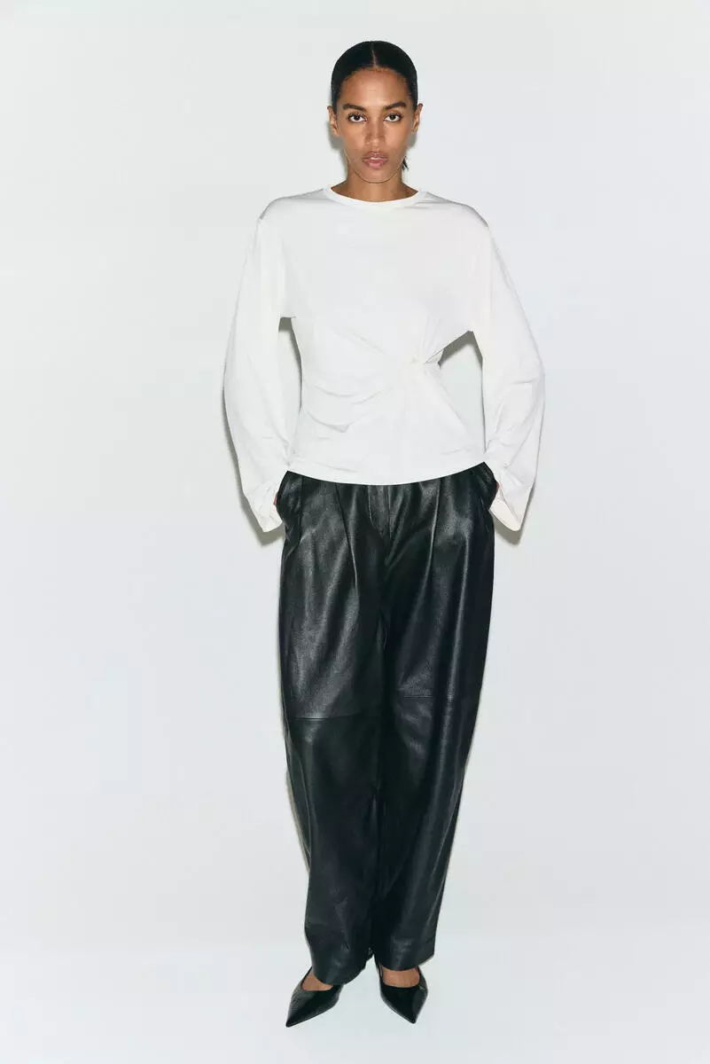 Twist-detail top