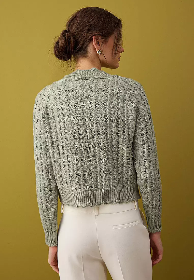 Soft Textured Pearl Button Detailed Crop Knitwear Cardigan