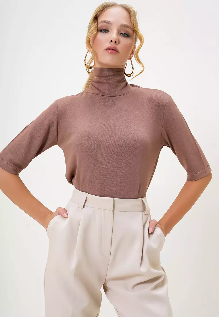 Women's Caramel Turtleneck Half Sleeve Knit Blouse Alc-X13007