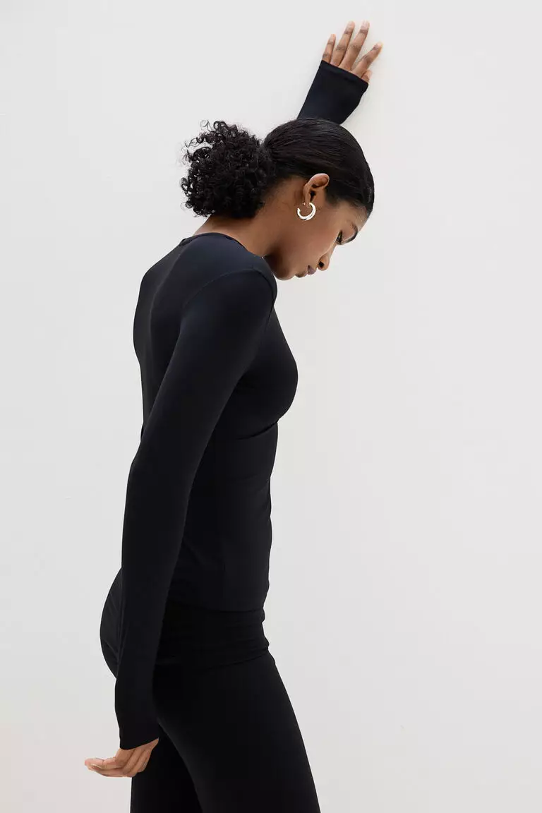 Long-sleeved microfibre top