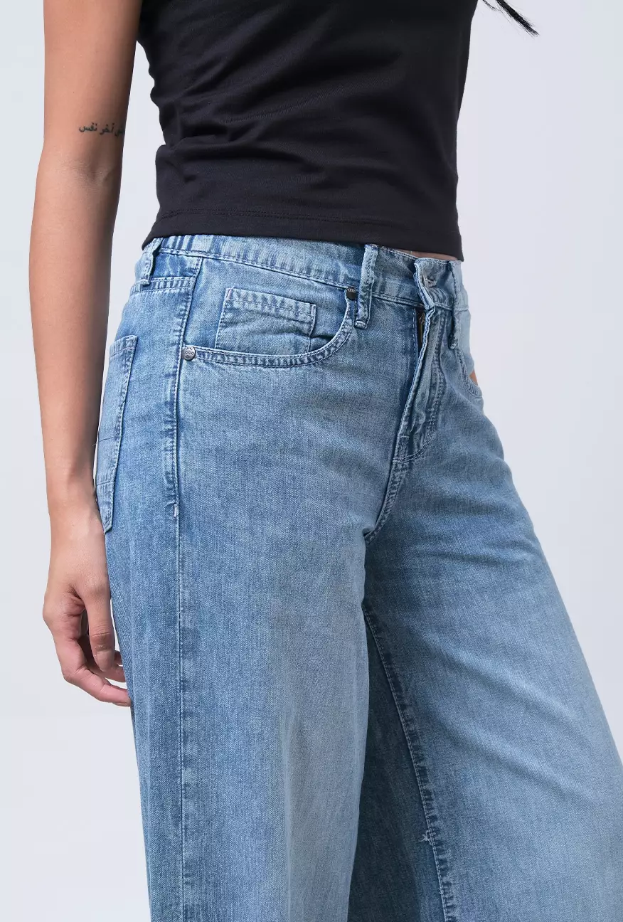 Celana Jeans Wanita Loose Camila Light Blue