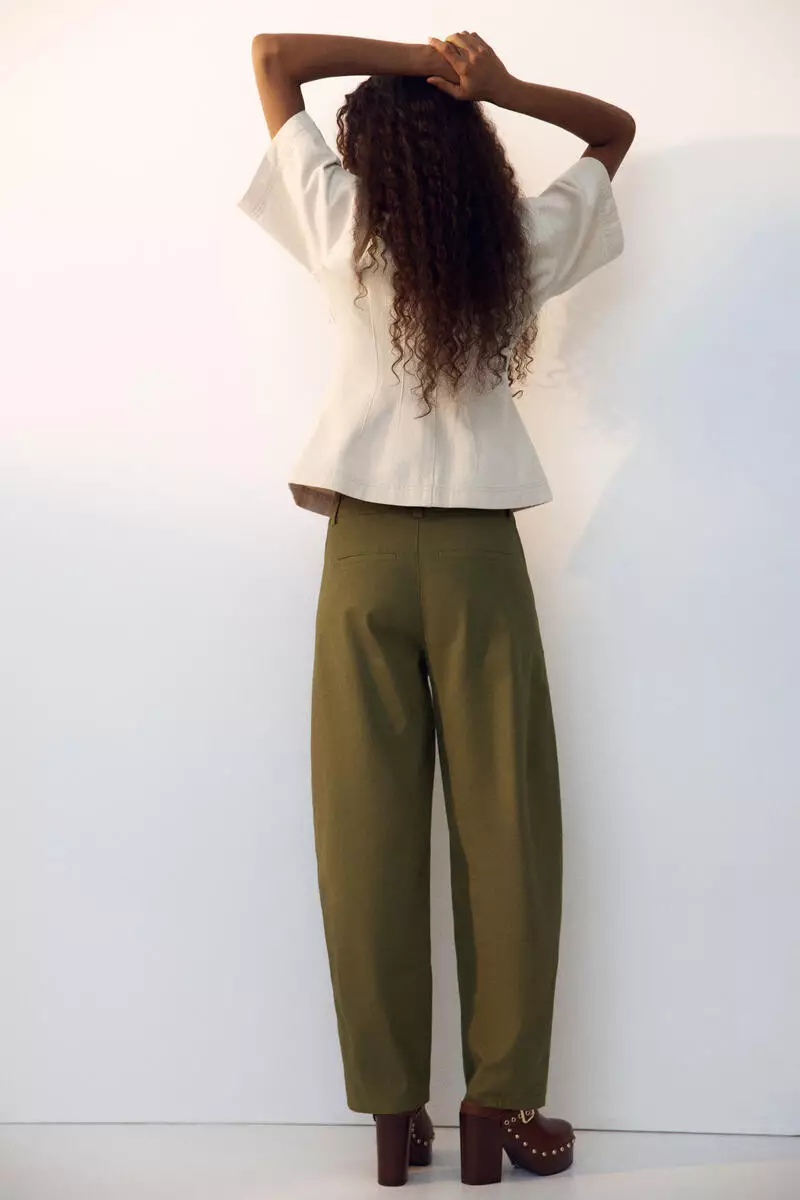 Barrel-leg cargo trousers