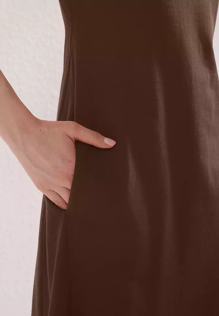 Pocketed Crew Neck A-Line Knitted Midi Dress